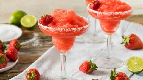 Cách làm đá bào bằng máy xay sinh tố thanh mát cho ngày hè