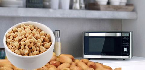 Cách rang lạc bằng lò vi sóng giòn tan thơm ngon