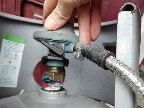 Hướng dẫn cách thay bình gas an toàn đơn giản tại nhà