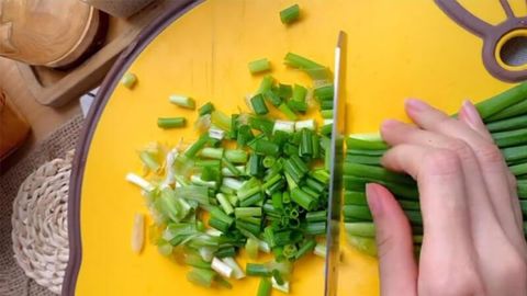 Cách bảo quản hành lá trong tủ lạnh tươi lâu