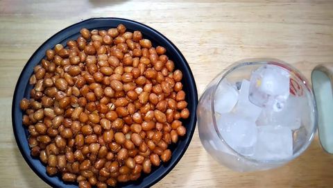 Cách làm lạc rang muối ngon, giòn tan hấp dẫn