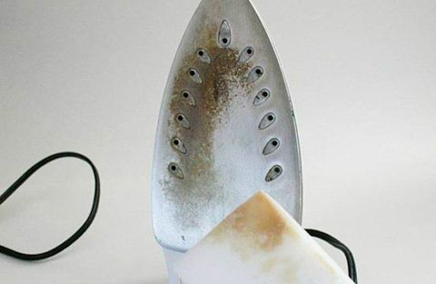 Hướng dẫn cách làm sạch bàn ủi hiệu quả nhất hiện nay