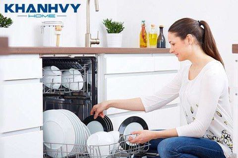 Lý do nên sắm ngay một chiếc máy rửa bát gia đình