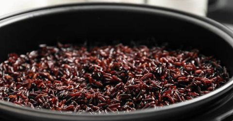 Cách nấu nếp cẩm bằng nồi cơm điện mềm dẻo thơm ngon