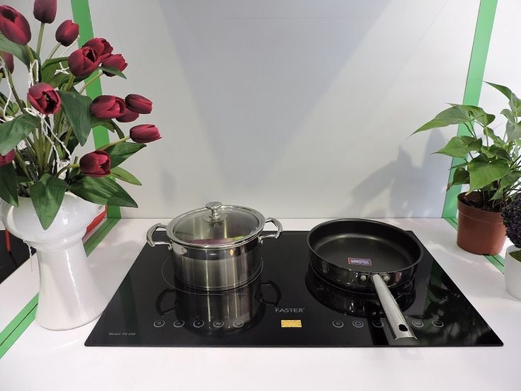 Tìm hiểu nên mua bếp từ hay bếp hồng ngoại cho gia đình