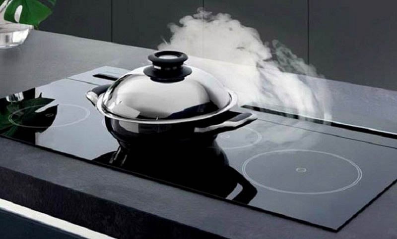 Nhiệt độ quá cao cũng khiến cho bếp từ báo lỗi