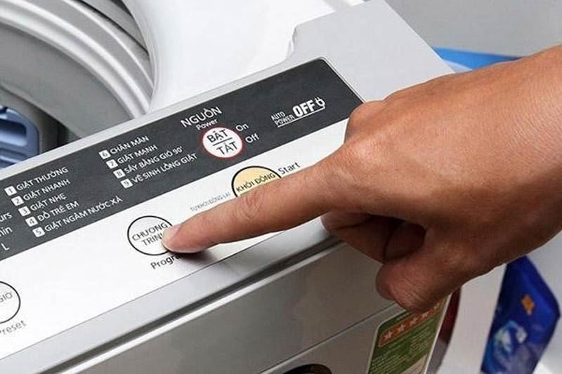 Quy trình giặt quần áo của máy giặt Sanyo đời cũ
