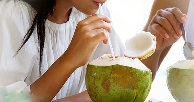 Nước dừa để qua đêm được không là câu hỏi của rất nhiều người
