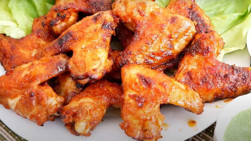 Hoàn thành món cánh gà nướng thơm ngon