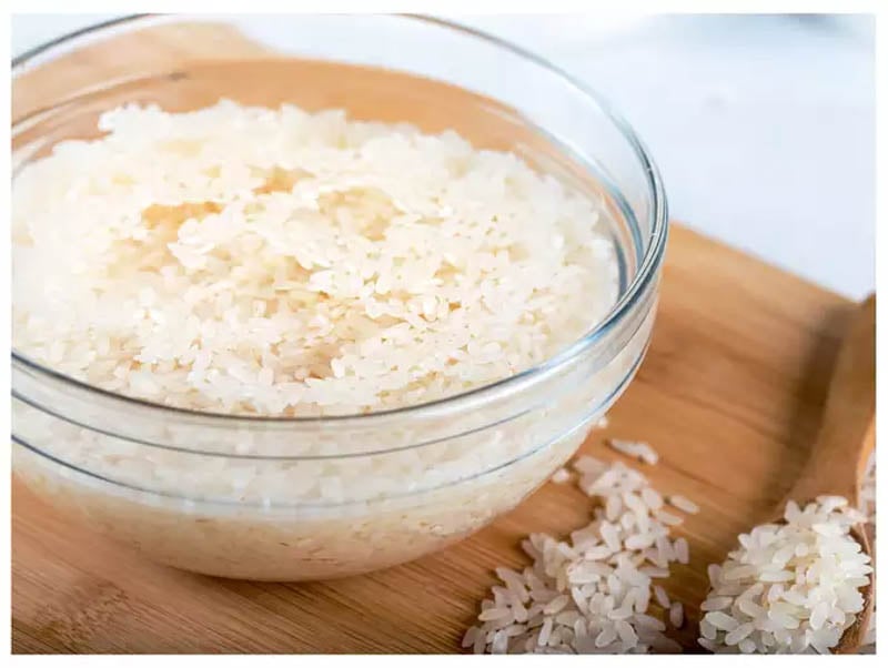 Ngâm gạo trước khi nấu