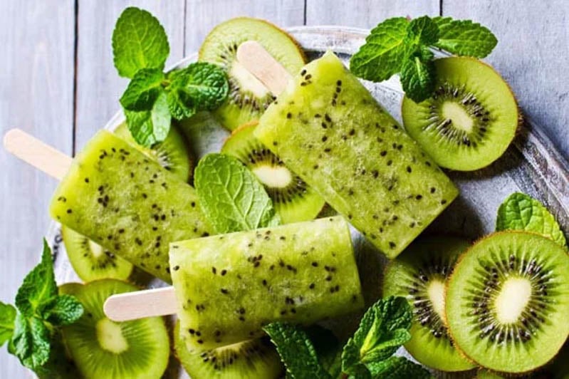 Cách làm kem que từ kiwi