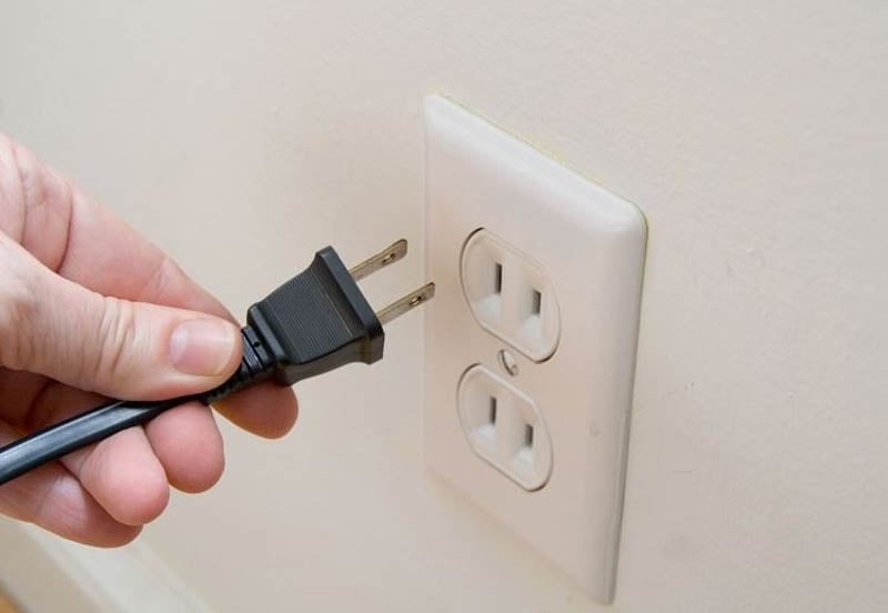Rút phích cắm ra khỏi nguồn điện