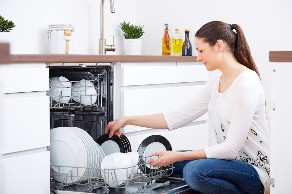 Giá cả là một trong những yếu tố quan trọng khi mua máy rửa chén