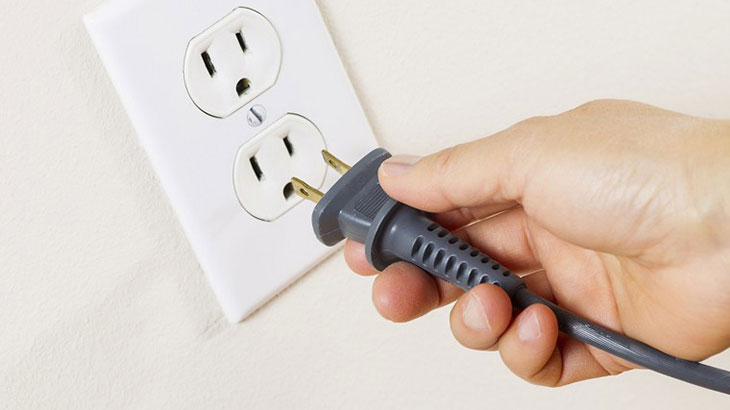 Máy lọc nước không chạy do chưa vào điện