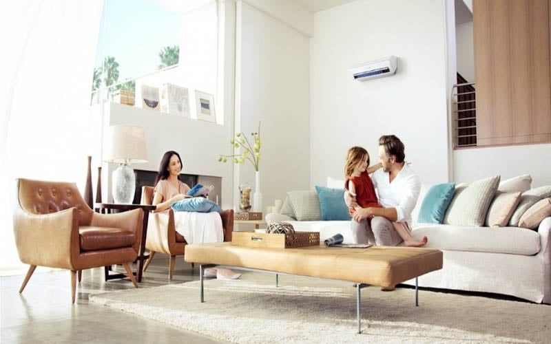Cả nhà tận hưởng không gian mát lạnh trong mùa hè nóng bức 