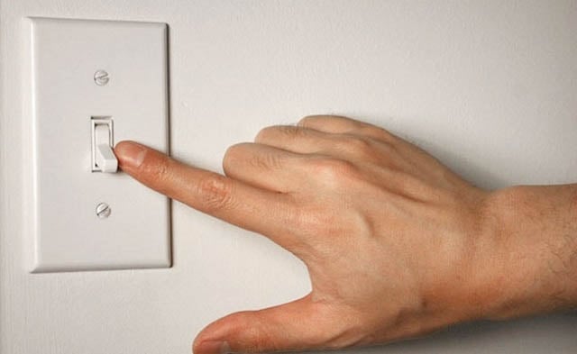 Ngắt nguồn điện trước khi tắm