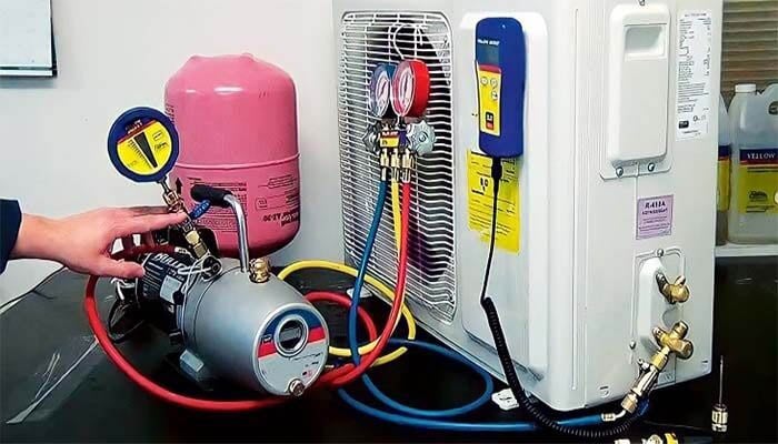 Bơm ga máy lạnh là quá trình cung cấp hoặc bơm thêm chất làm lạnh (ga lạnh) vào hệ thống