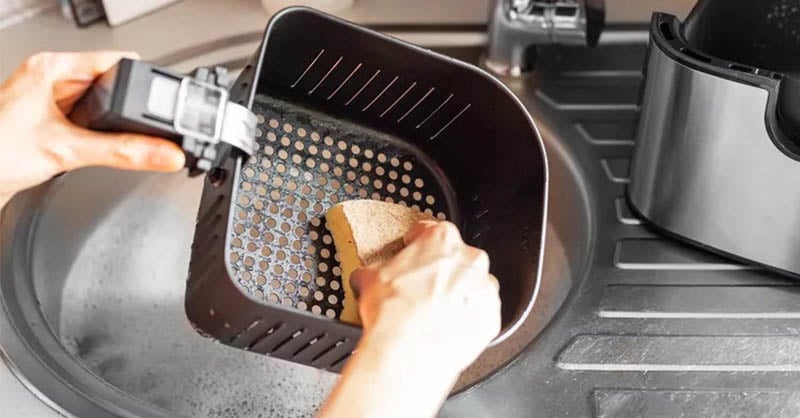 Sử dụng chất tẩy rửa không phù hợp