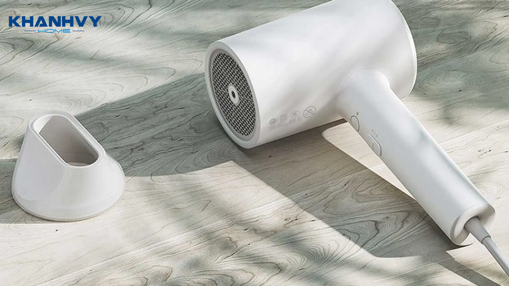 Máy sấy tóc tạo kiểu là phụ kiện không thể thiếu trong phòng tắm