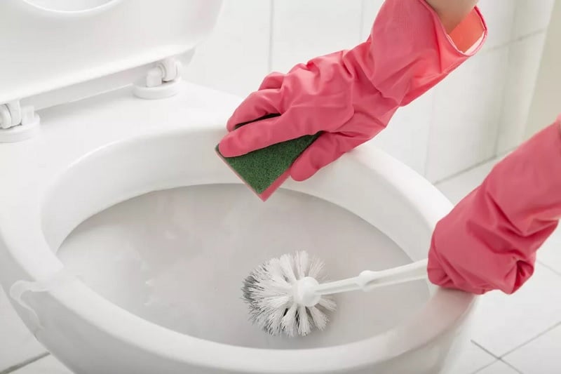Sử dụng đồ bảo hộ tránh tiếp xúc trực tiếp