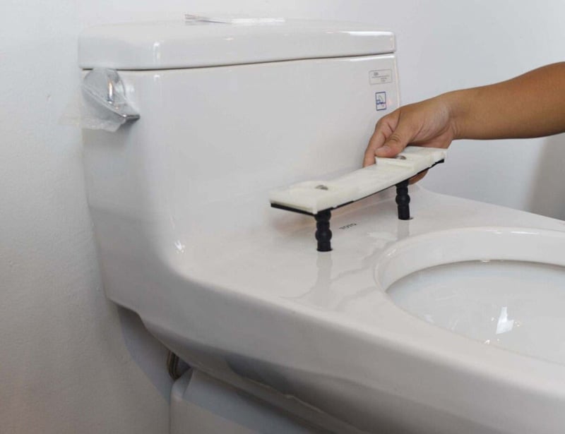 Tìm hiểu về cách sửa nắp bồn cầu rơi êm