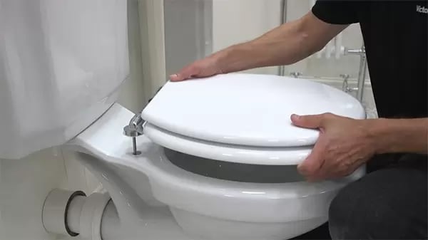 Cách thay nắp bồn cầu mới