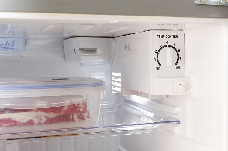Điều chỉnh tủ lạnh Aqua có núm vặn