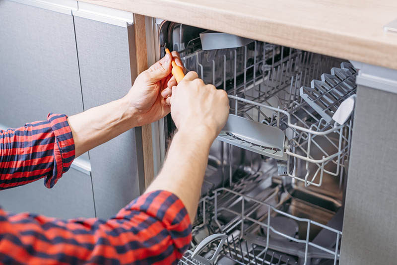 Ngắt nguồn điện và kiểm tra điện áp