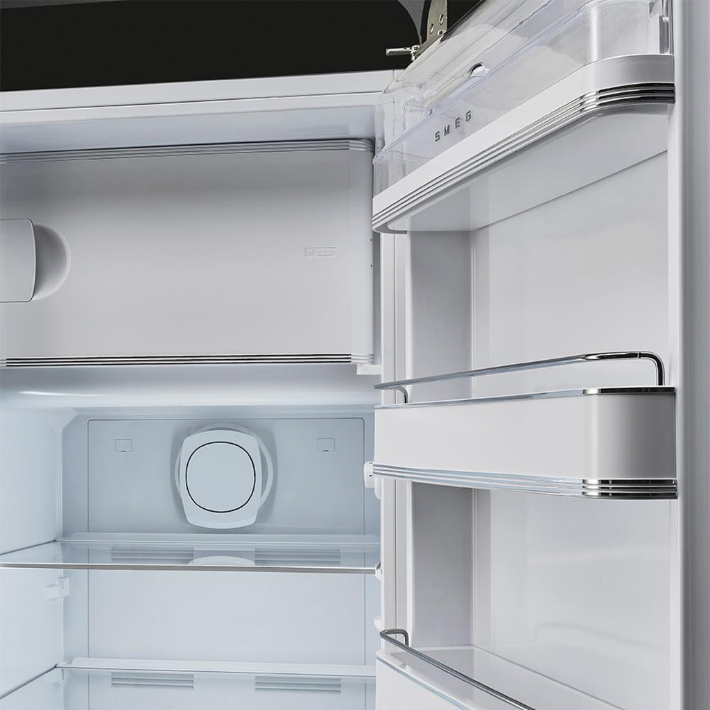 Khoang lưu trữ rộng rãi và kệ kính chịu lực cao