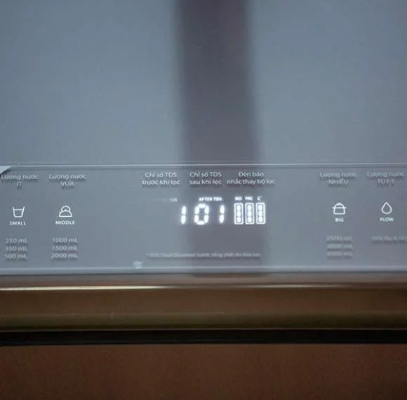 Máy lọc nước Toshiba TWP-N1843SV(T) có bảng điều khiển cảm ứng hiện đại