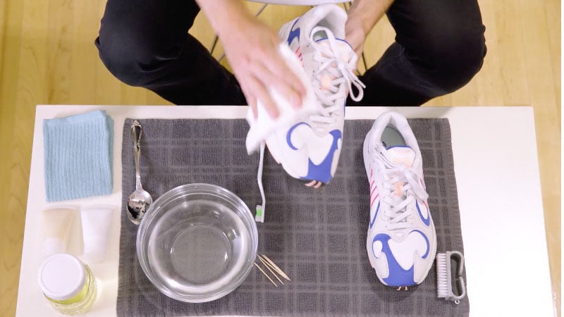 Cách vệ sinh giày thể thao Adidas