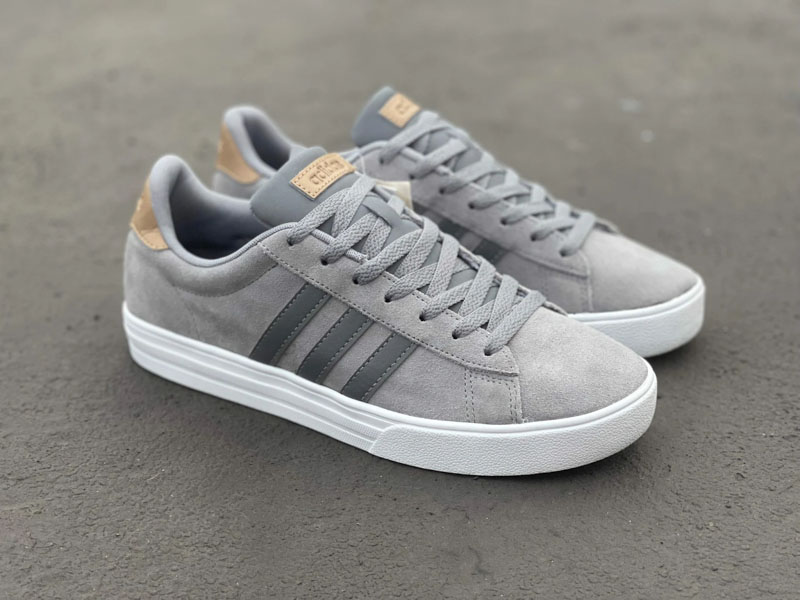 Hướng dẫn vệ sinh giày Adidas da lộn