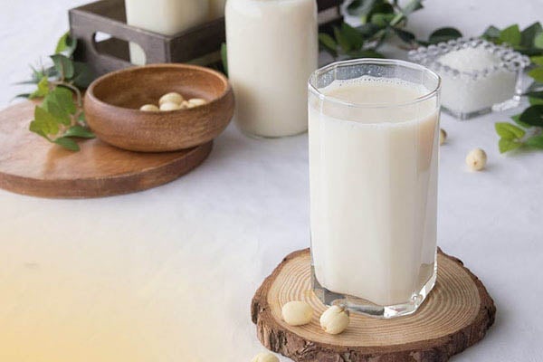 Cách làm sữa hạt sen bằng máy xay sinh tố