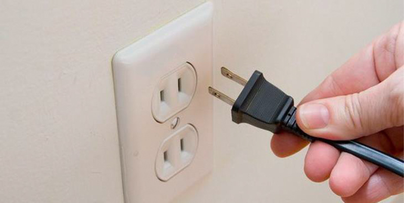 Nguồn điện không ổn định  khiến cho hoạt động của tủ lạnh bị gián đoạn