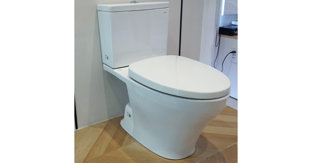 Bàn cầu hai khối TOTO CS818DT3 nắp TC385VS