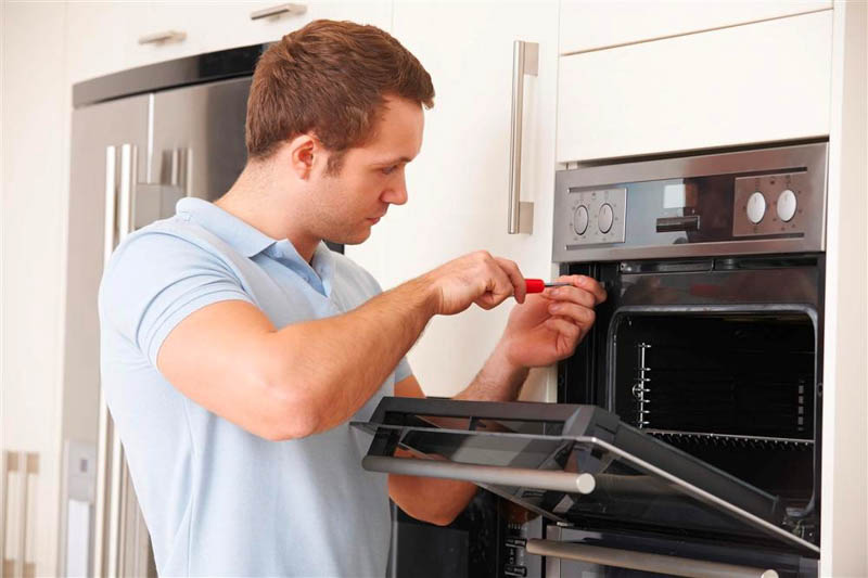 Tra dầu vào thiết bị nếu quạt máy bị khô dầu