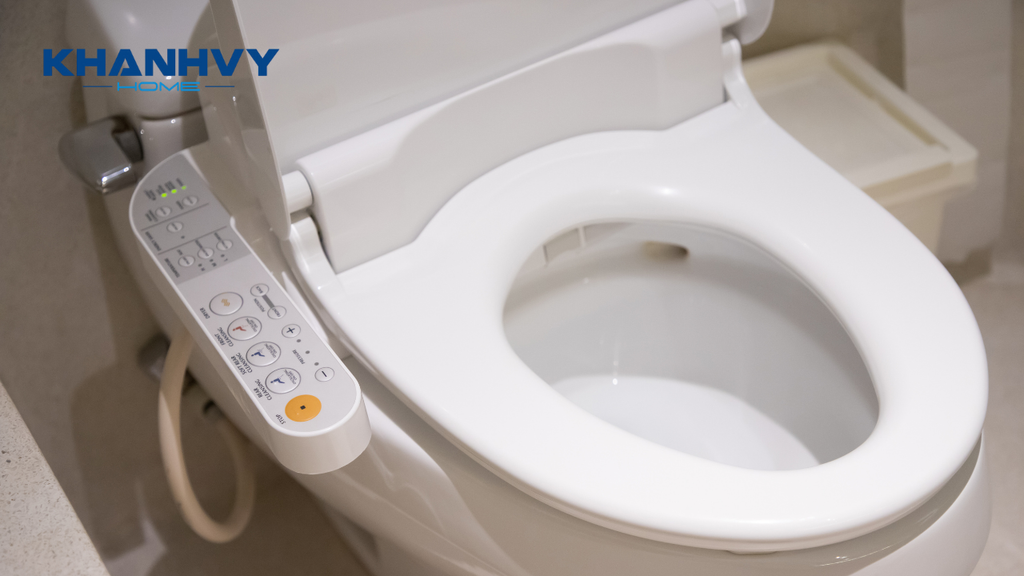 Nắp bồn cầu cho người lớn tuổi tiện dụng