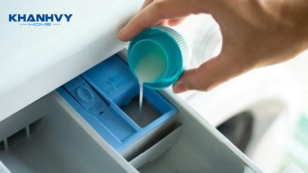 Vị trí cho nước giặt và nước xả vải