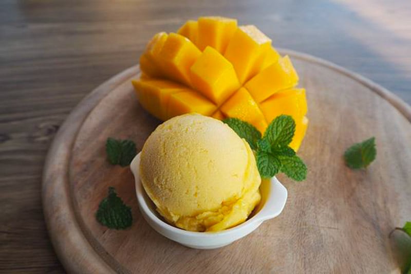 Kem xoài ngậy với màu sắc bắt mắt