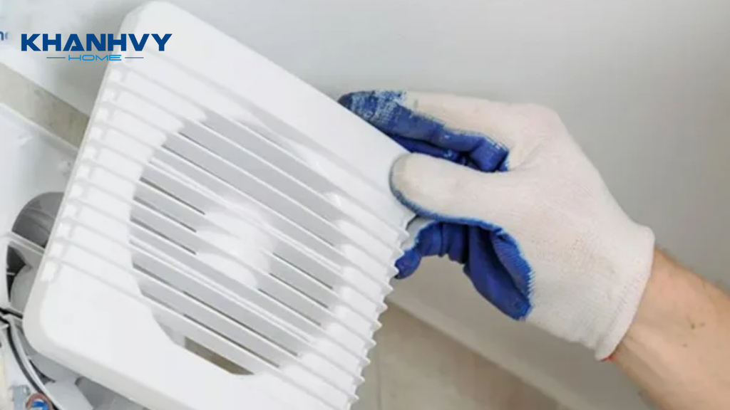Kiểm tra và vệ sinh quạt khi vệ sinh máy hút mùi