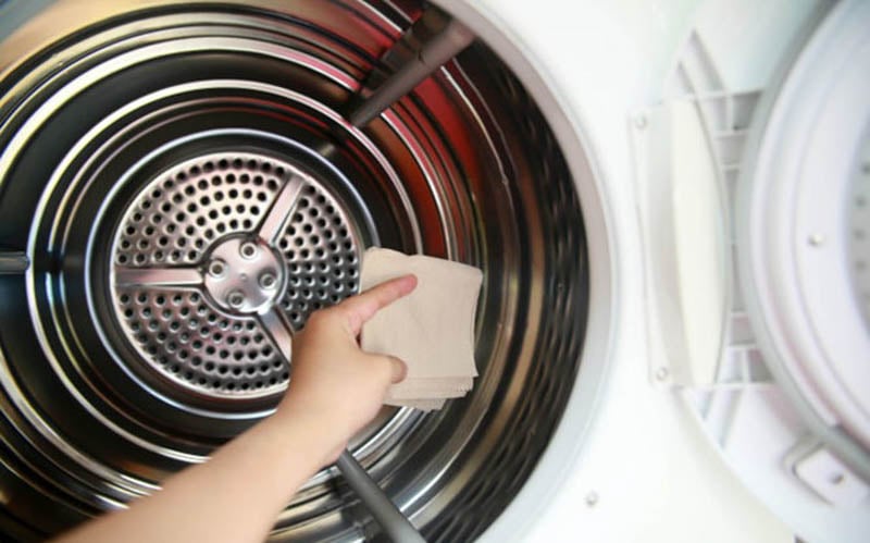 Đừng quên nên thực hiện vệ sinh lồng giặt trước một ngày giặt giũ bạn nhé