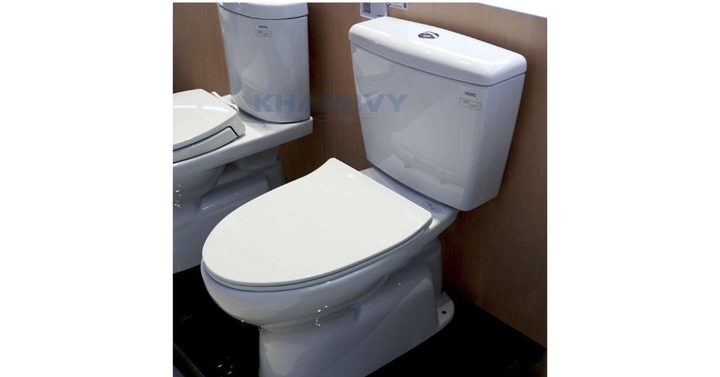 Bàn cầu hai khối TOTO CS300DRT8 được làm từ chất liệu sứ cao cấp
