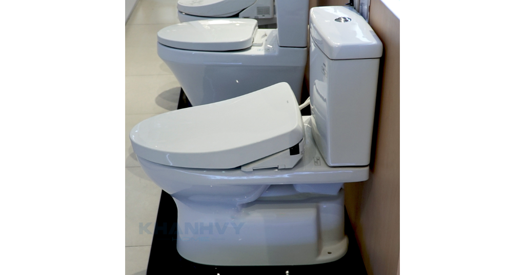 Bàn cầu hai khối TOTO CS320PDRW11 tích hợp nắp đóng êm