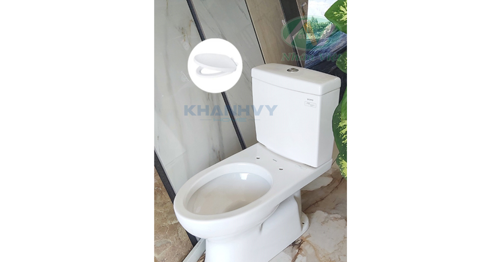 Bàn cầu hai khối TOTO CS320PDRW11 với thiết kế truyền thống dễ lắp đặt