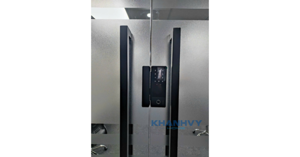 Sản phẩm khóa vân tay PHGlock FG5604 thiết kế kích thước phù hợp với nhiều loại cửa