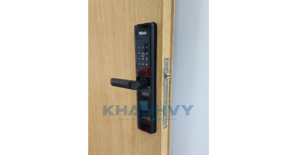Sản phẩm khóa vân tay PHGlock FP 7166 A sở hữu thiết kế linh hoạt phù hợp với nhiều loại cửa