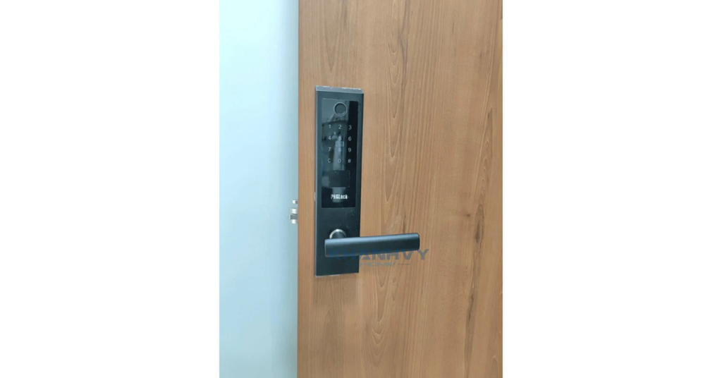 Khóa vân tay PHGlock FP7203B - R |A được làm từ hợp kim cao cấp và bền bỉ, có tuổi thọ sử dụng lâu dài với phương thức mở cửa đa dạng
