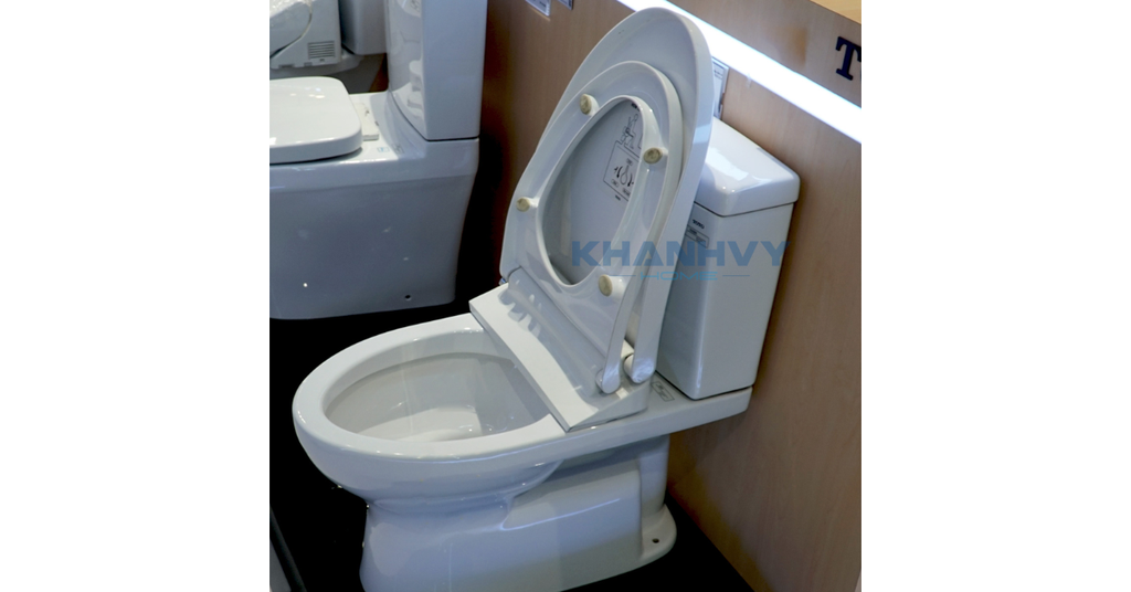 Hình ảnh minh họa một số đặc điểm nổi bật của sản phẩm bàn cầu hai khối TOTO CS320DRE4W