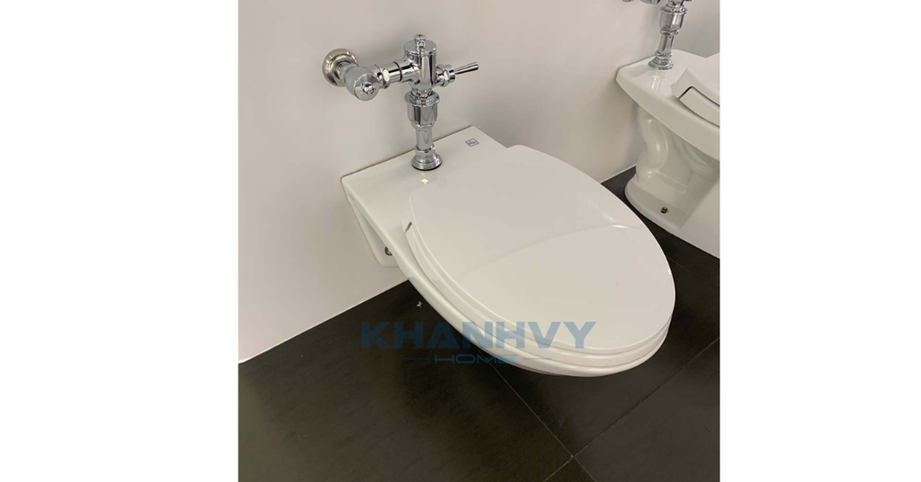 Bồn cầu treo tường TOTO CW550/TC393VS/TS153S/TV150NSV6J với thiết kế treo tường sang trọng
