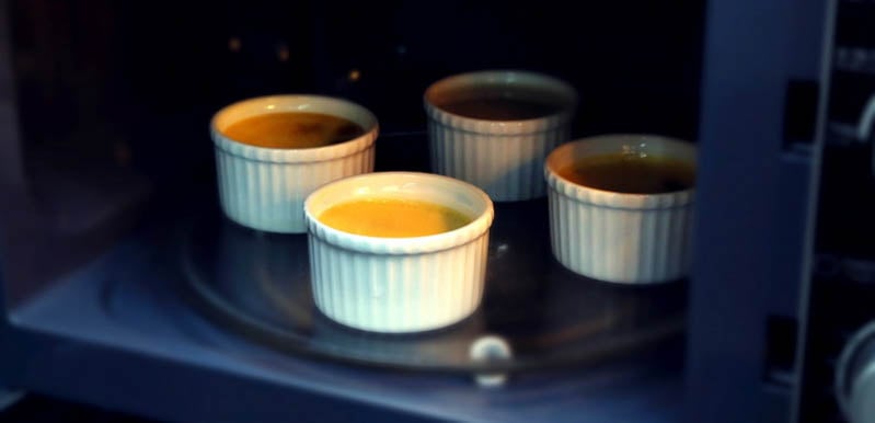 Chỉ chưa đầy 30 phút là bạn đã có ngay một mẻ bánh flan thành công ngoài mong đợi rồi!
